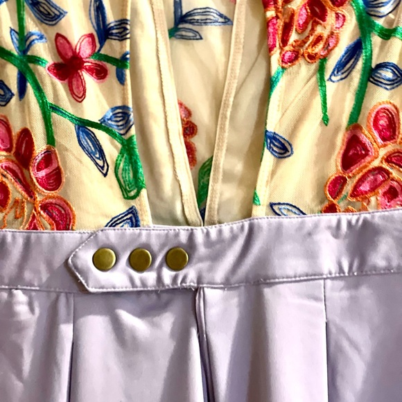 Embroidered dress open back small - Picture 6 of 12